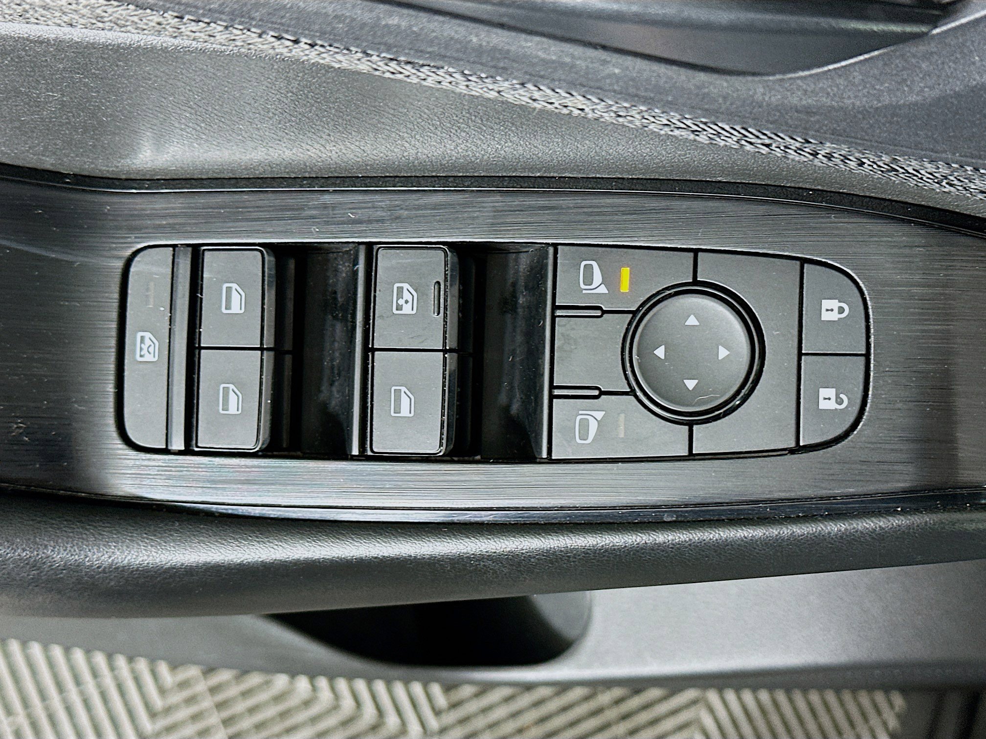 Used 2023 Nissan Rogue S AWD/4WD image 15