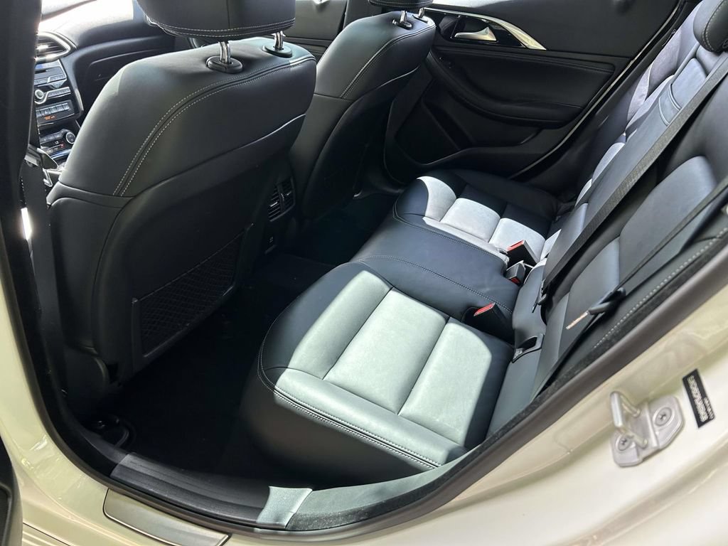 Used 2018 INFINITI QX30 Premium w/ Navigation Package FWD image 9