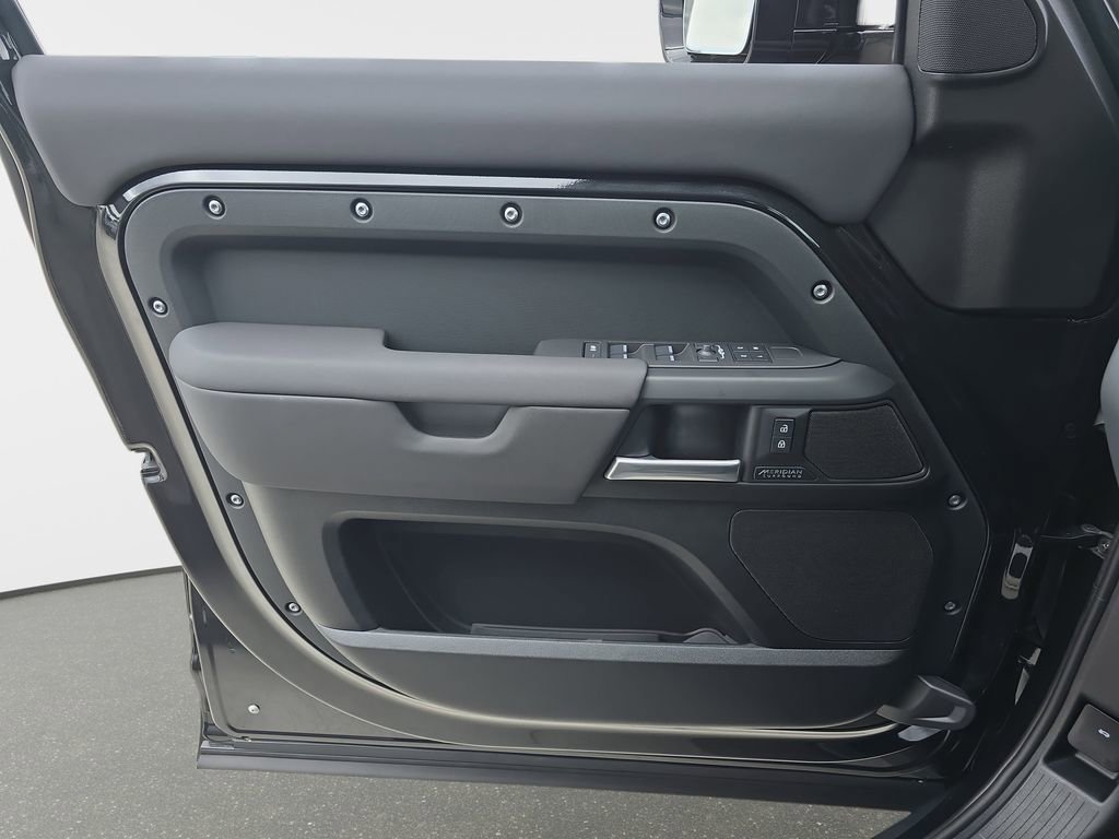 New 2026 Land Rover Defender 110 X-Dynamic SE AWD/4WD image 27