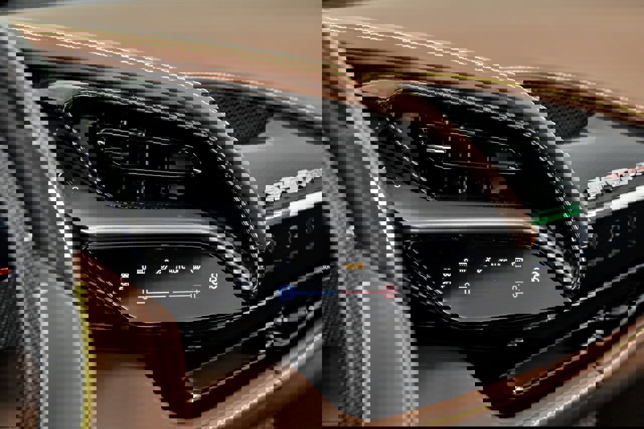 Used 2024 Ferrari SF90 Spider image 40