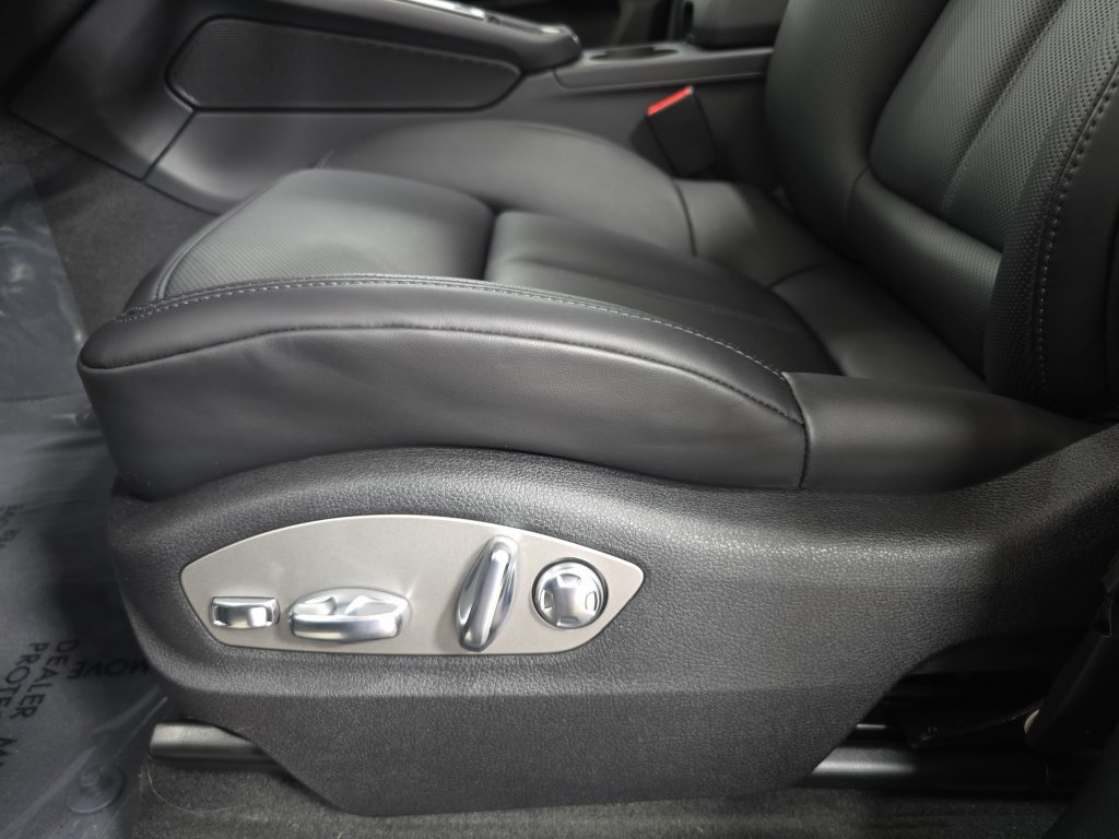 Certified 2026 Porsche Macan AWD/4WD image 23