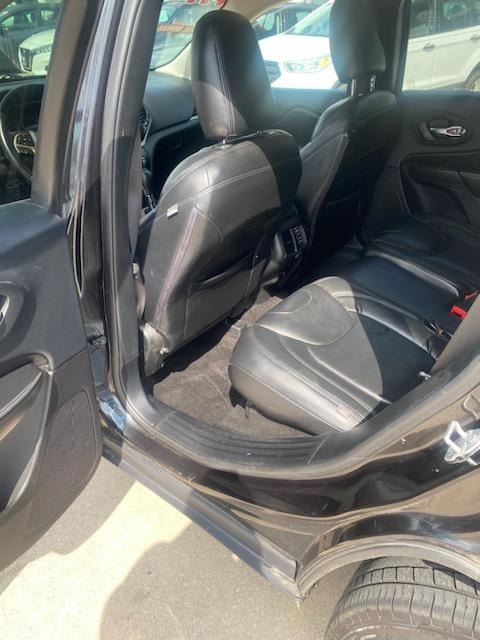Used 2015 Jeep Cherokee Latitude AWD/4WD image 8
