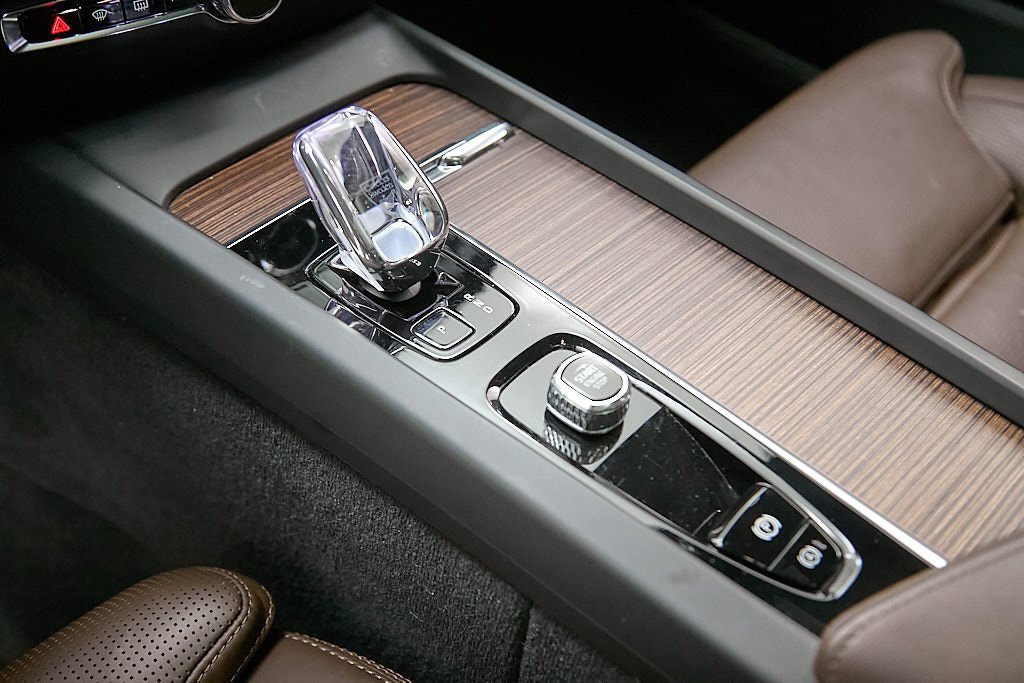 Certified 2024 Volvo V60 B5 Cross Country Ultimate image 16