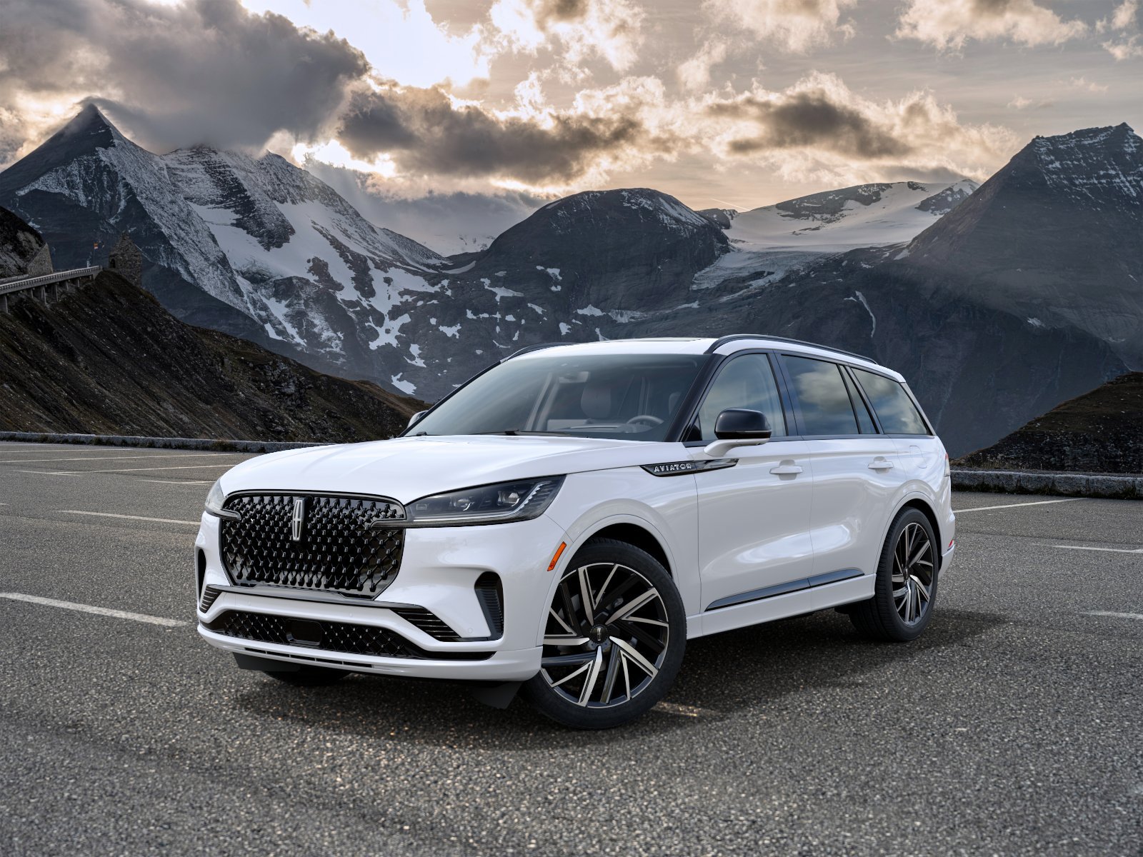 New 2027 Lincoln Aviator Black Label w/ Jet Appearance Package AWD/4WD image 2