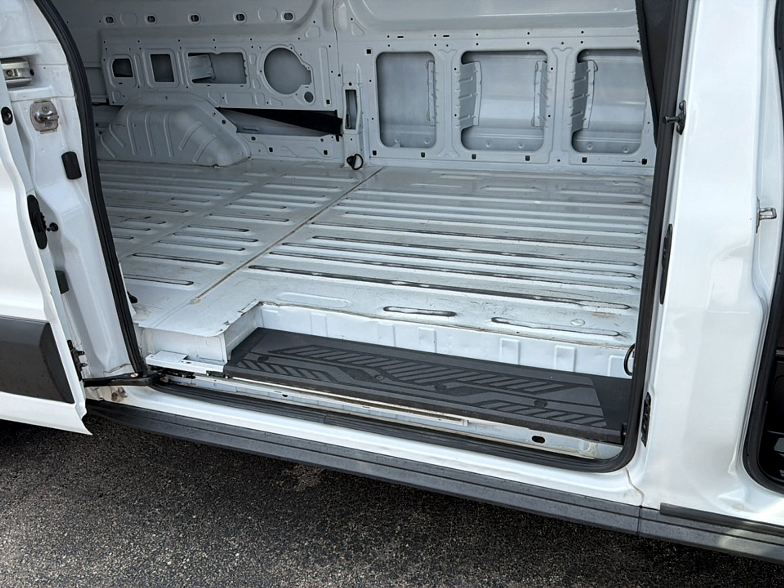 Used 2023 Ford Transit 250 Medium Roof AWD image 11