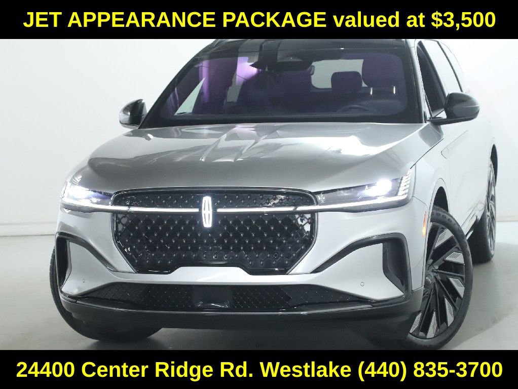 Used 2025 Lincoln Nautilus Reserve w/ Jet Appearance Package AWD/4WD image 3