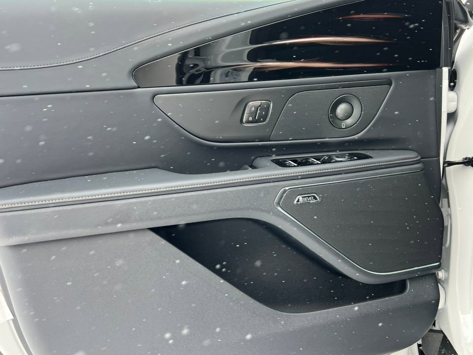 New 2026 Lincoln Nautilus Reserve w/ Jet Appearance Package AWD/4WD image 13