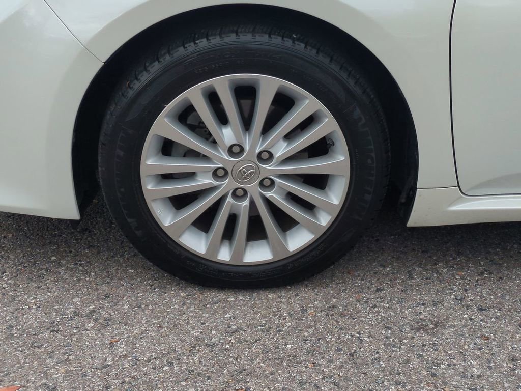 Used 2015 Toyota Avalon Limited image 11