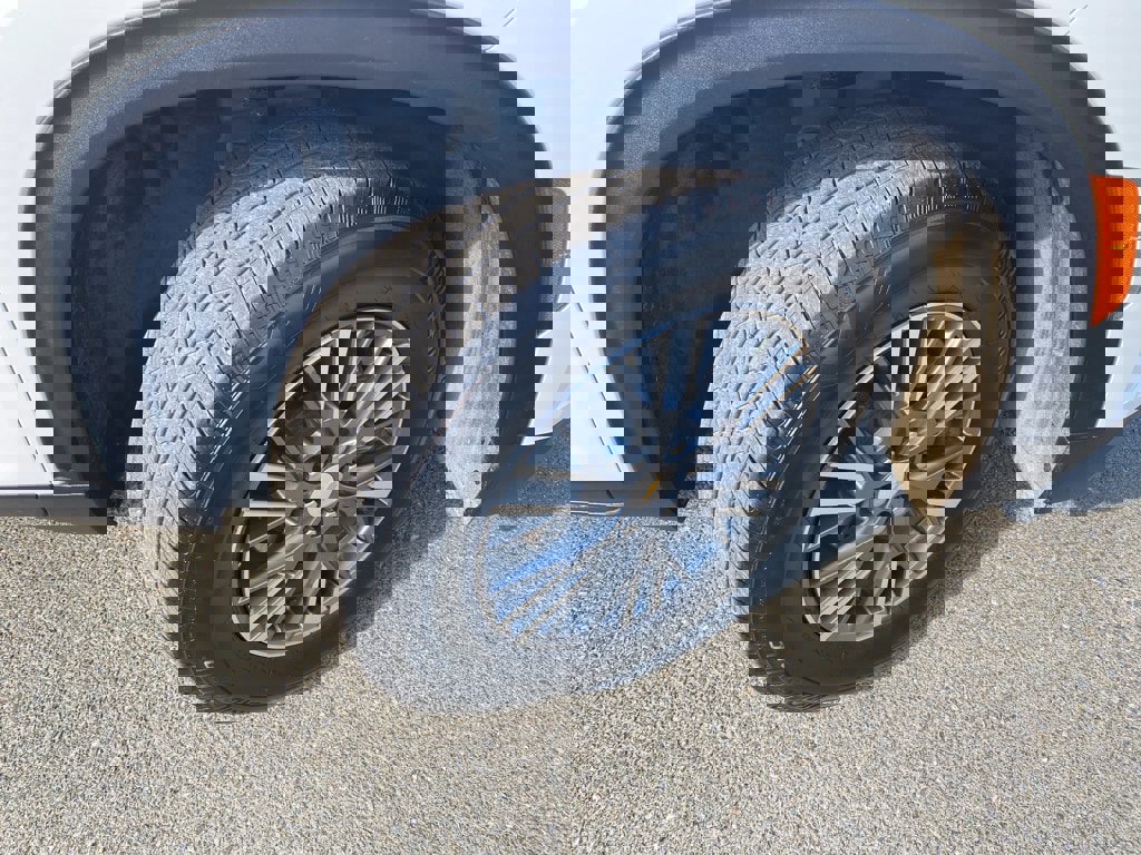 Used 2025 Chevrolet Traverse LT image 6