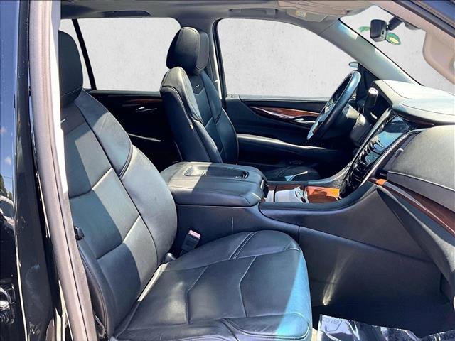 Used 2017 Cadillac Escalade ESV Luxury RWD image 9
