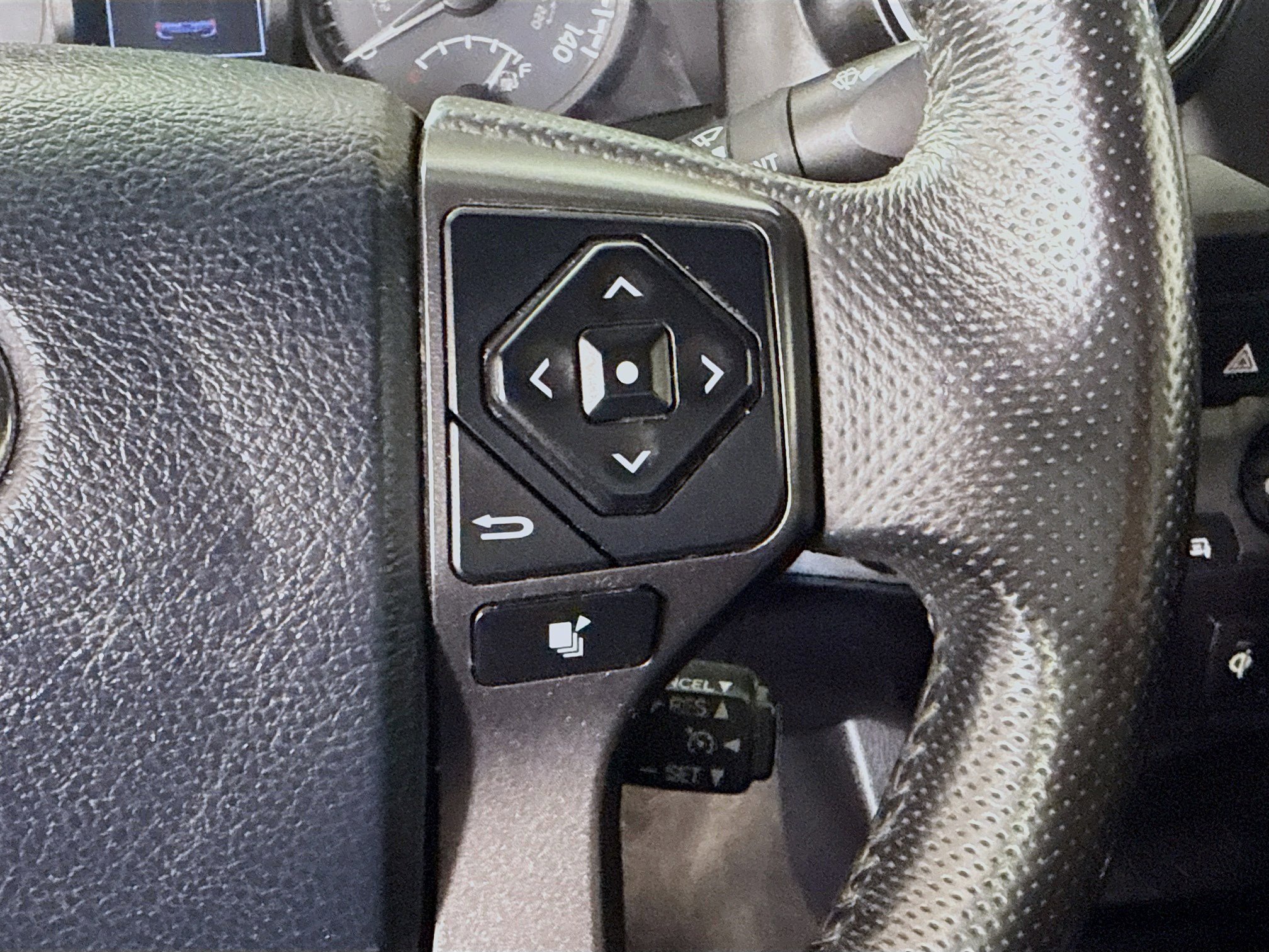 Used 2017 Toyota Tacoma SR image 15