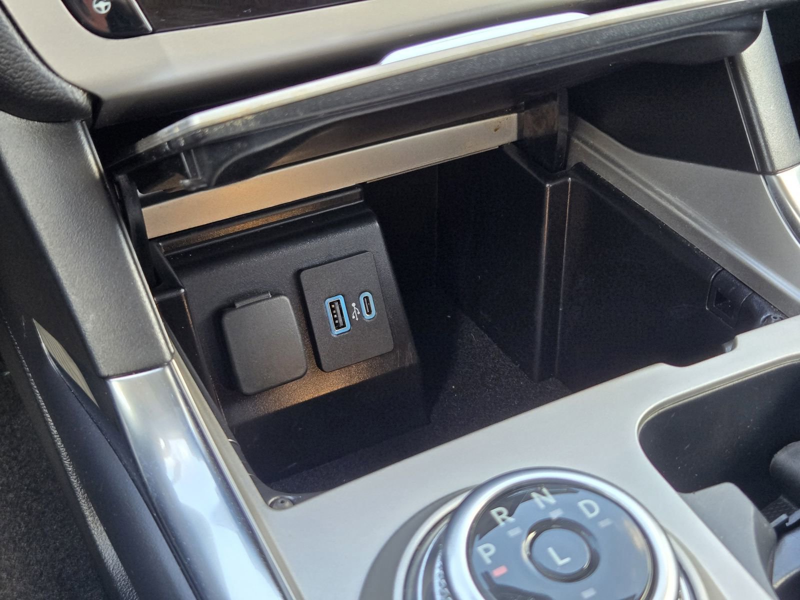 Certified 2024 Ford Explorer XLT w/ Equipment Group 202A image 19