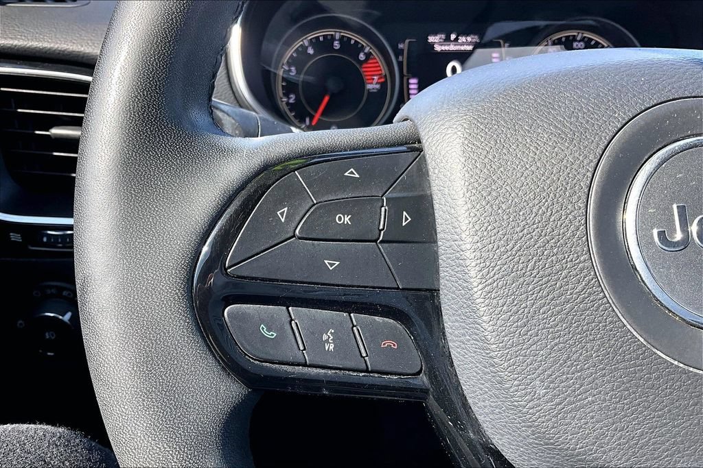 Used 2021 Jeep Cherokee Latitude Plus AWD/4WD image 17