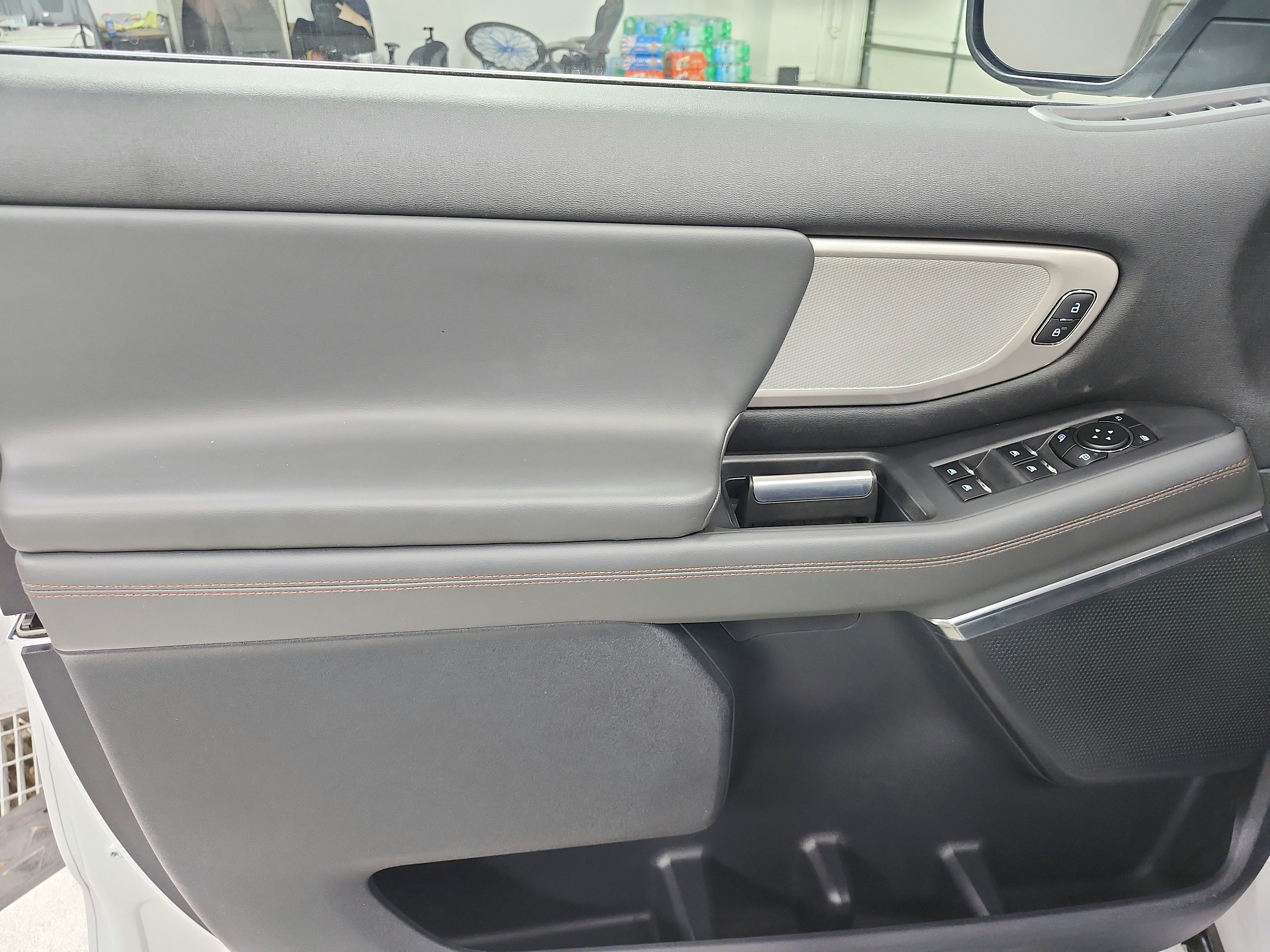 Used 2025 Ford Expedition Active AWD/4WD image 40