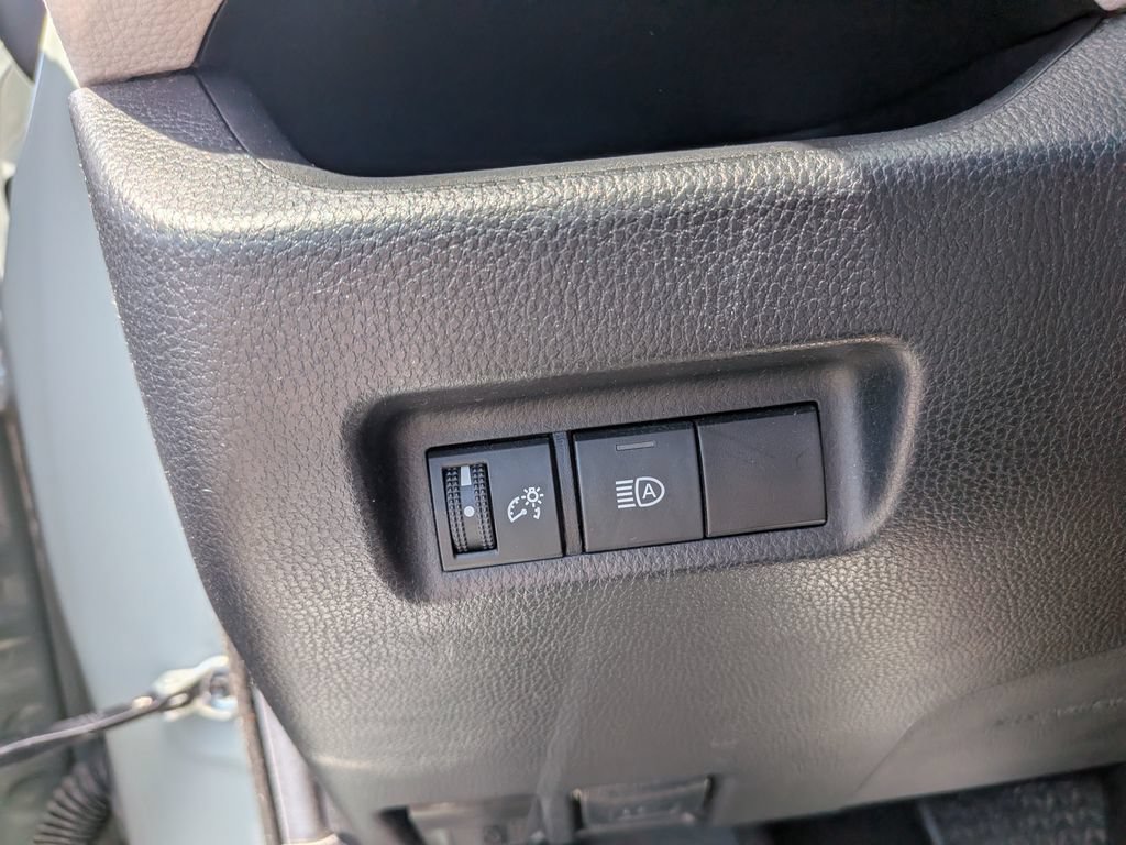 Used 2020 Toyota RAV4 XLE w/ All Weather Liner Package AWD/4WD image 29