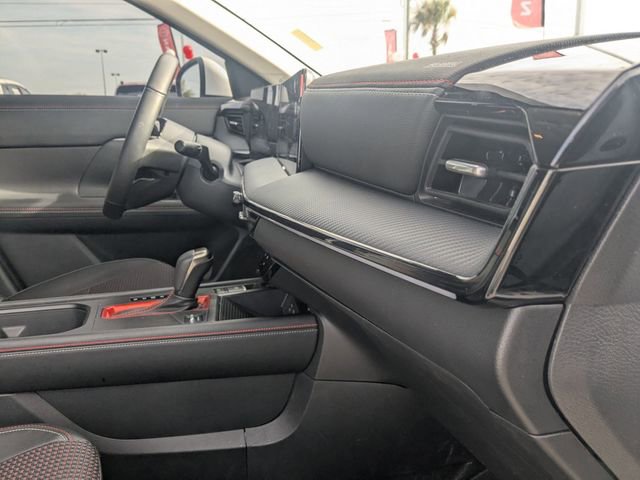 Used 2025 Nissan Kicks SR image 34