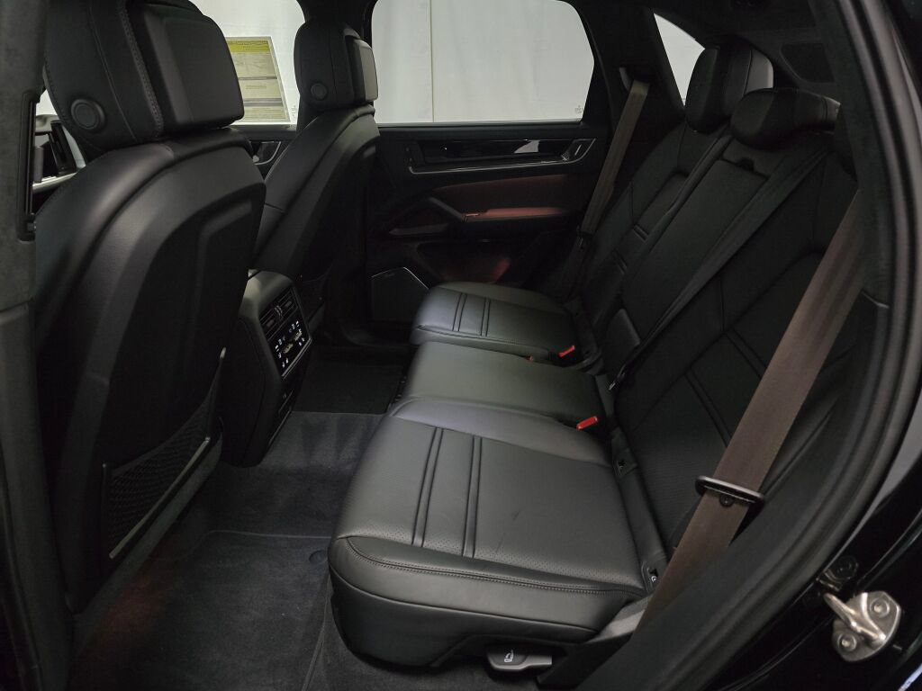 New 2026 Porsche Cayenne Turbo AWD/4WD image 21