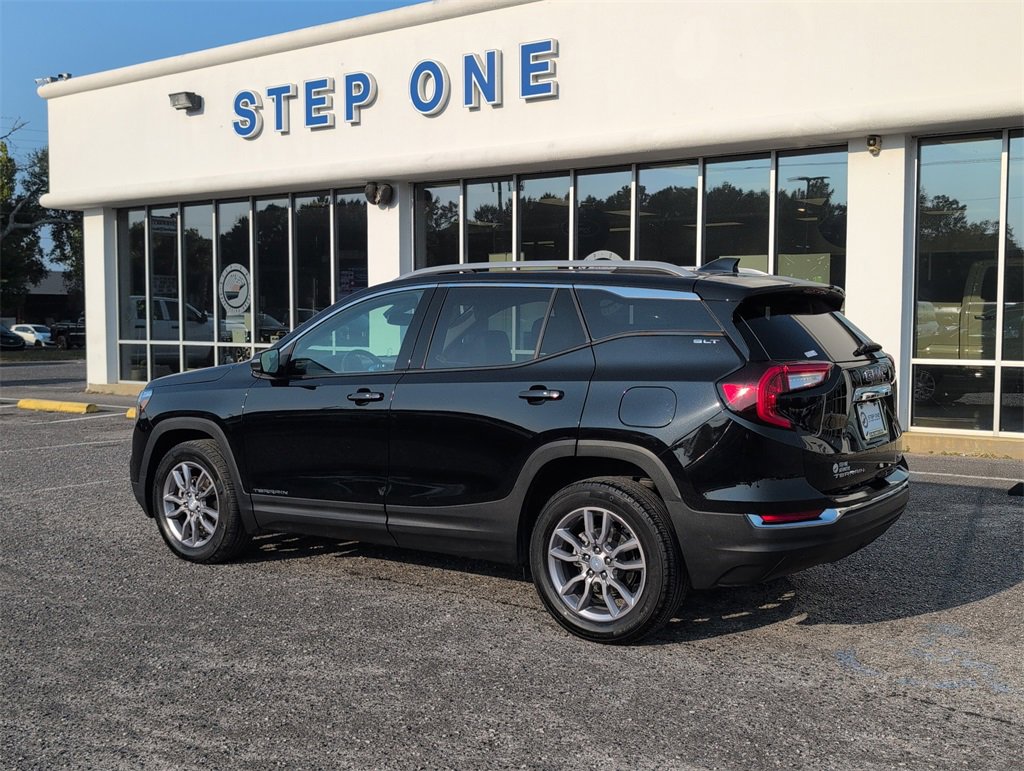 Used 2024 GMC Terrain SLT image 8