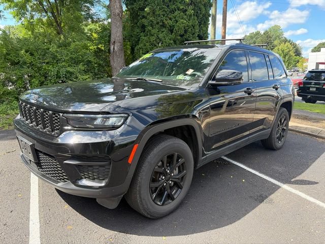 Used 2024 Jeep Grand Cherokee Altitude AWD/4WD image 8