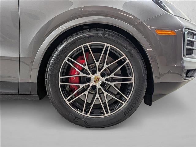 Certified 2024 Porsche Cayenne S image 27