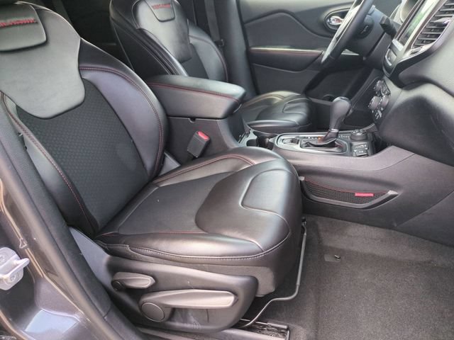 Used 2019 Jeep Cherokee Trailhawk w/ Cold Weather Group AWD/4WD image 18