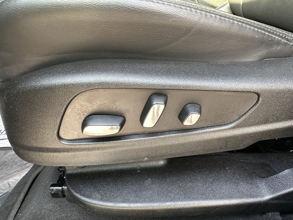 Certified 2025 Cadillac XT5 Premium Luxury image 17