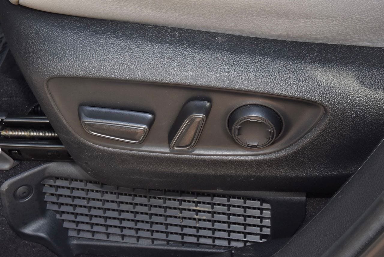 Used 2025 Toyota Sienna XLE FWD image 37