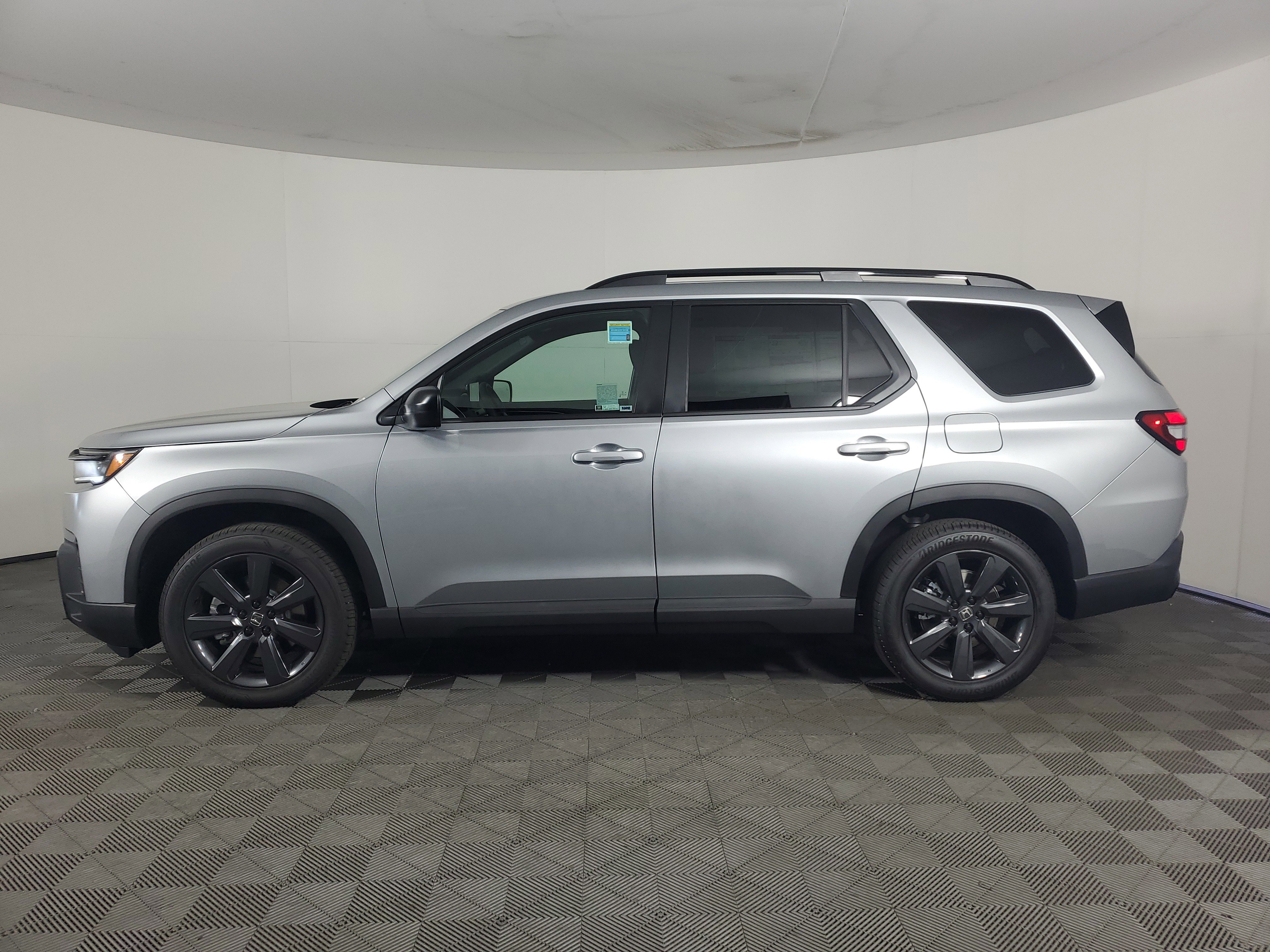 New 2026 Honda Pilot Sport image 7