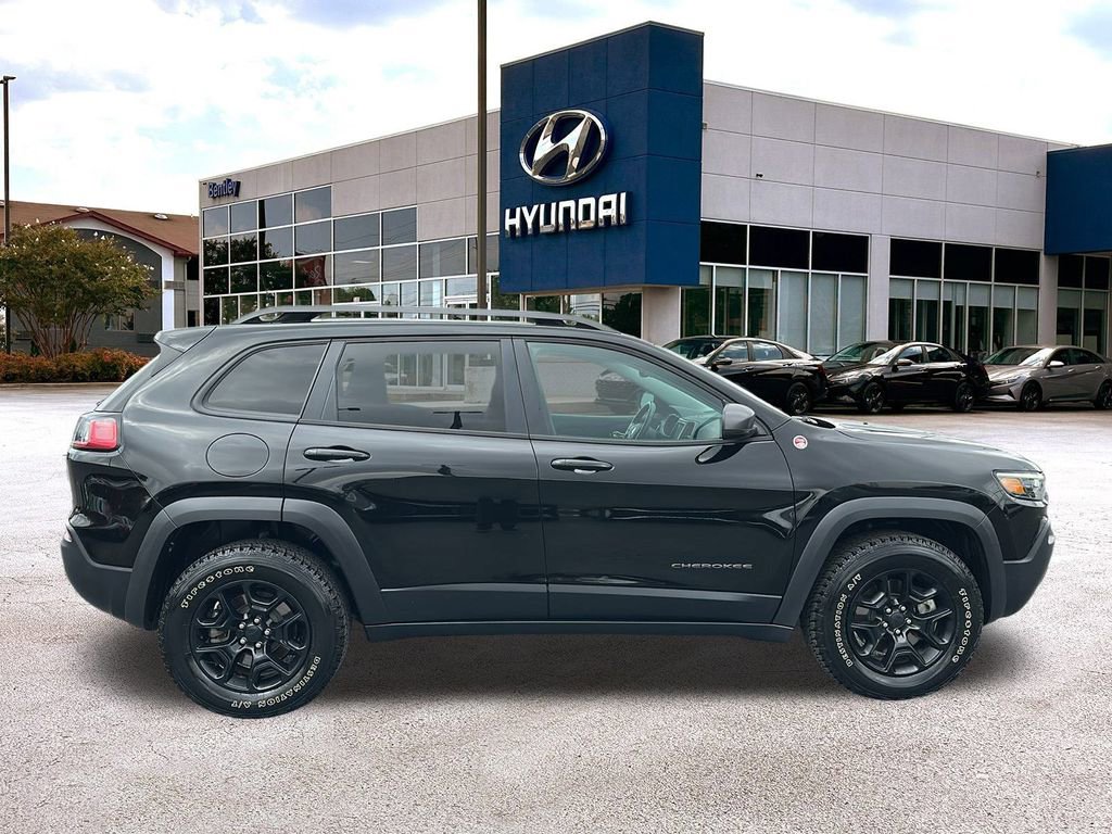 Used 2020 Jeep Cherokee Trailhawk image 6