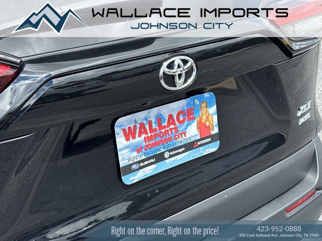 Used 2023 Toyota RAV4 XLE AWD/4WD image 10