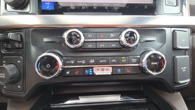 Used 2025 Ford F250 King Ranch w/ FX4 Off-Road Package image 38