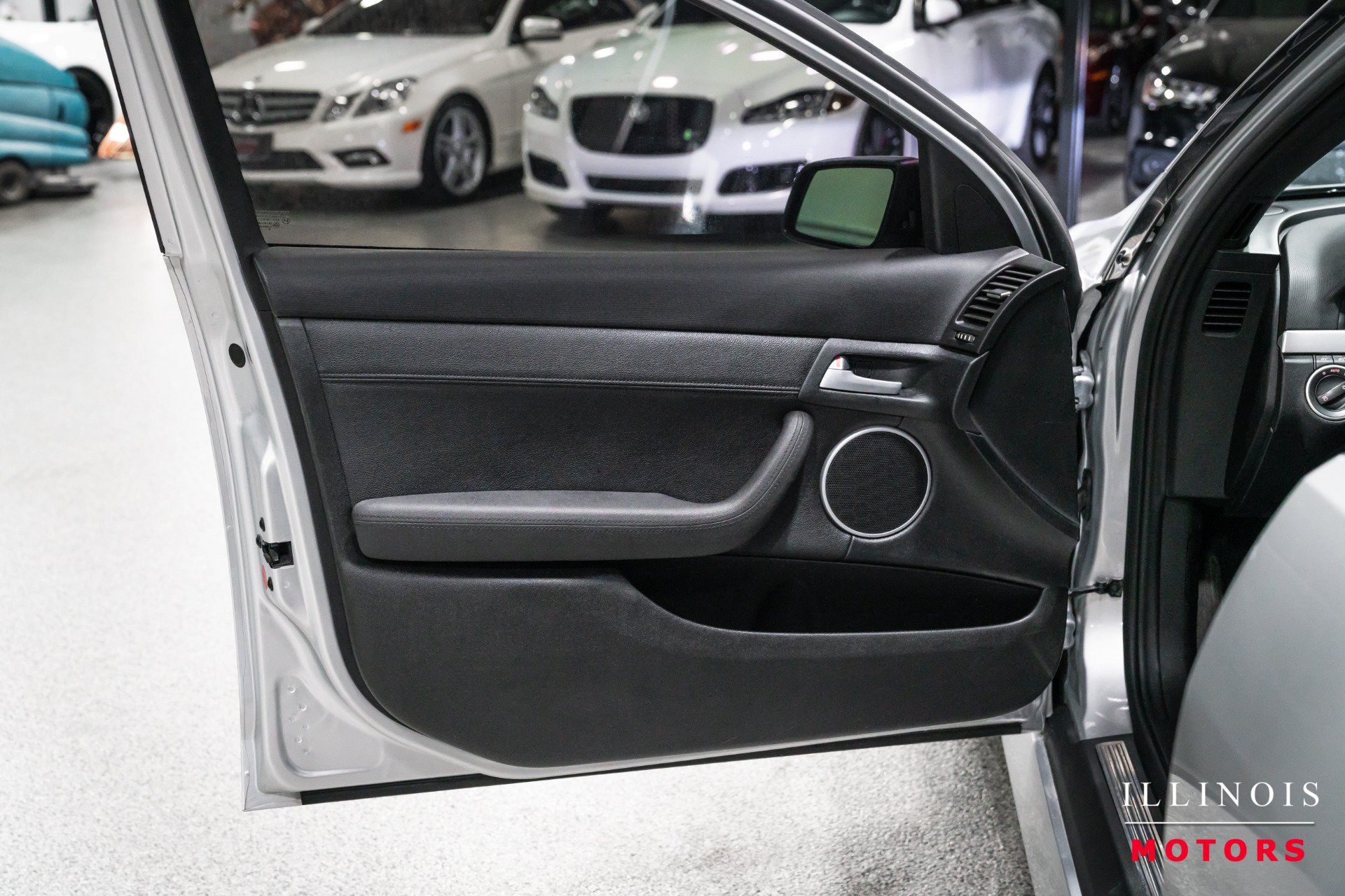 Used 2009 Pontiac G8 GT w/ Premium Package RWD image 13