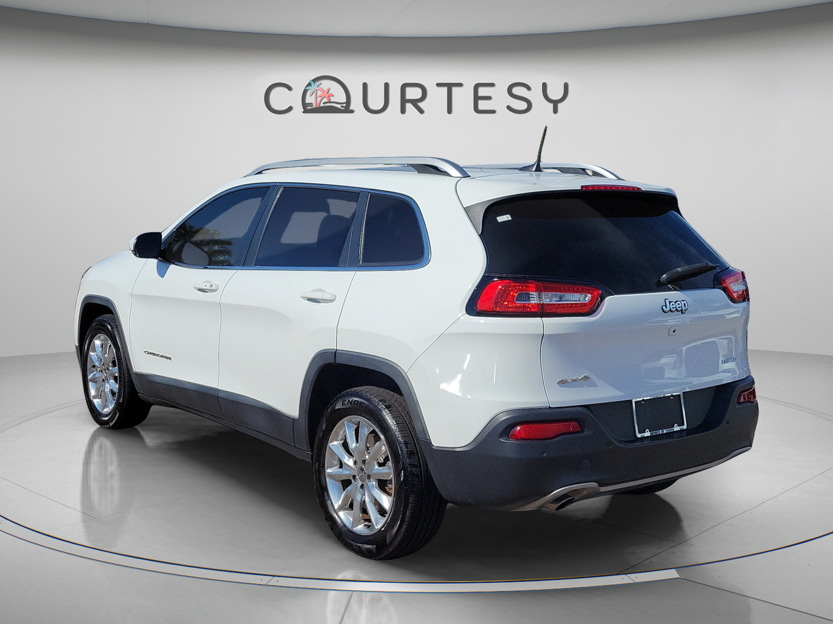 Used 2016 Jeep Cherokee Limited AWD/4WD image 2