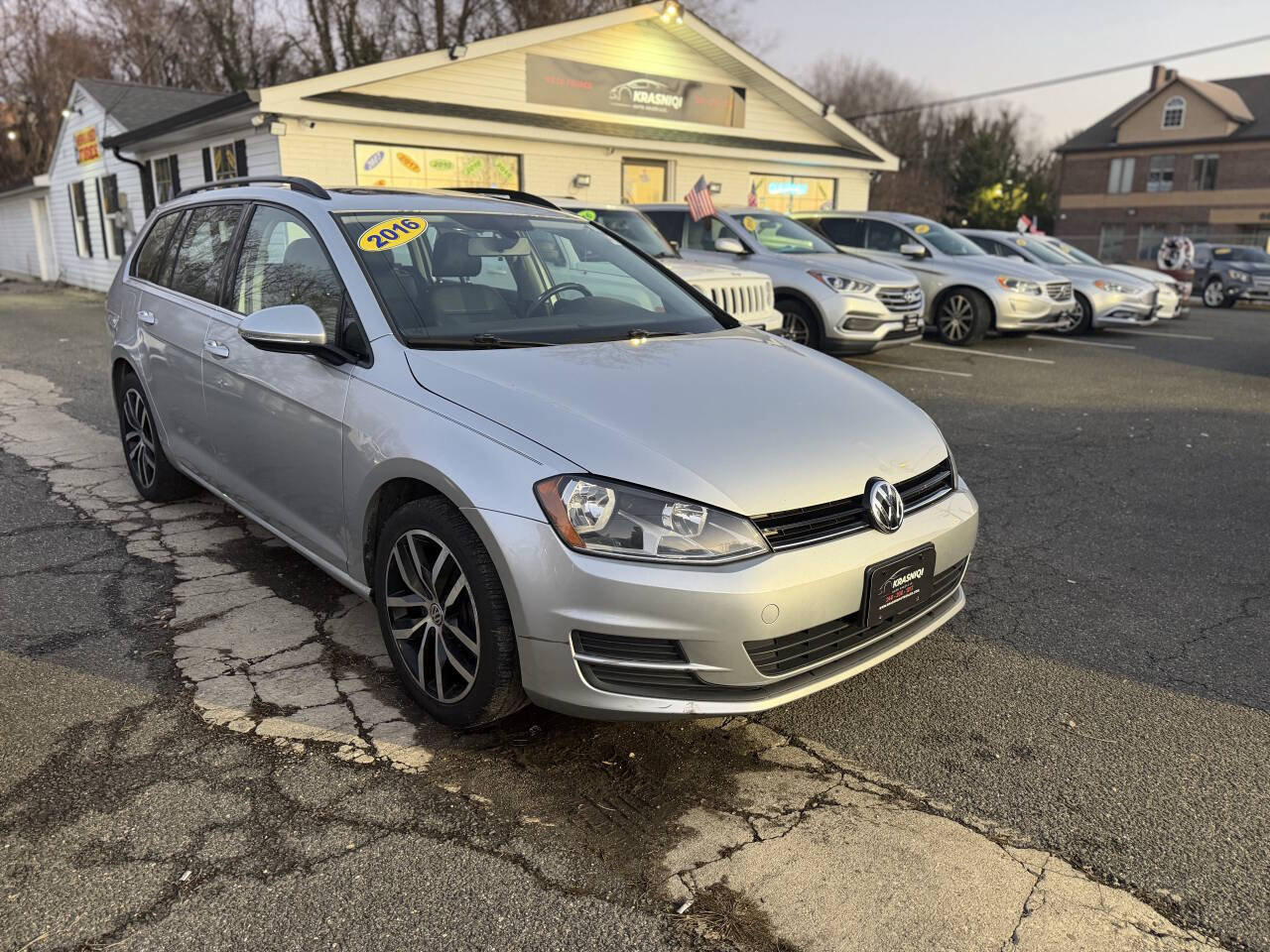 Used 2016 Volkswagen Golf Limited Edition FWD image 5