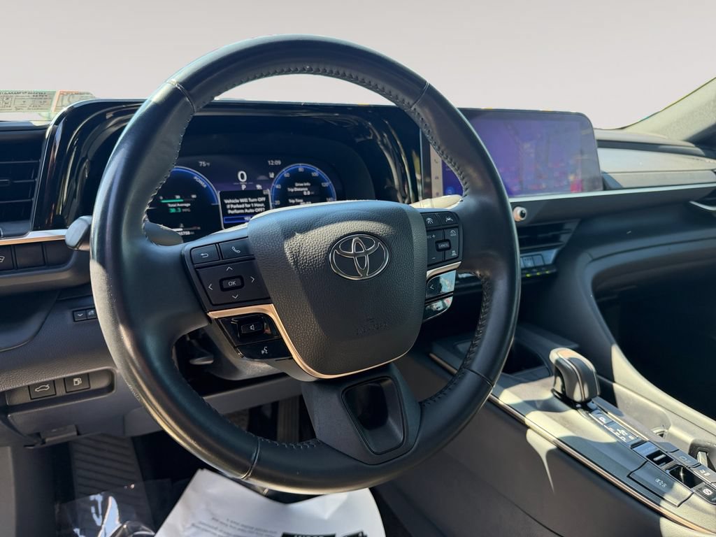 Used 2023 Toyota Crown AWD/4WD image 12