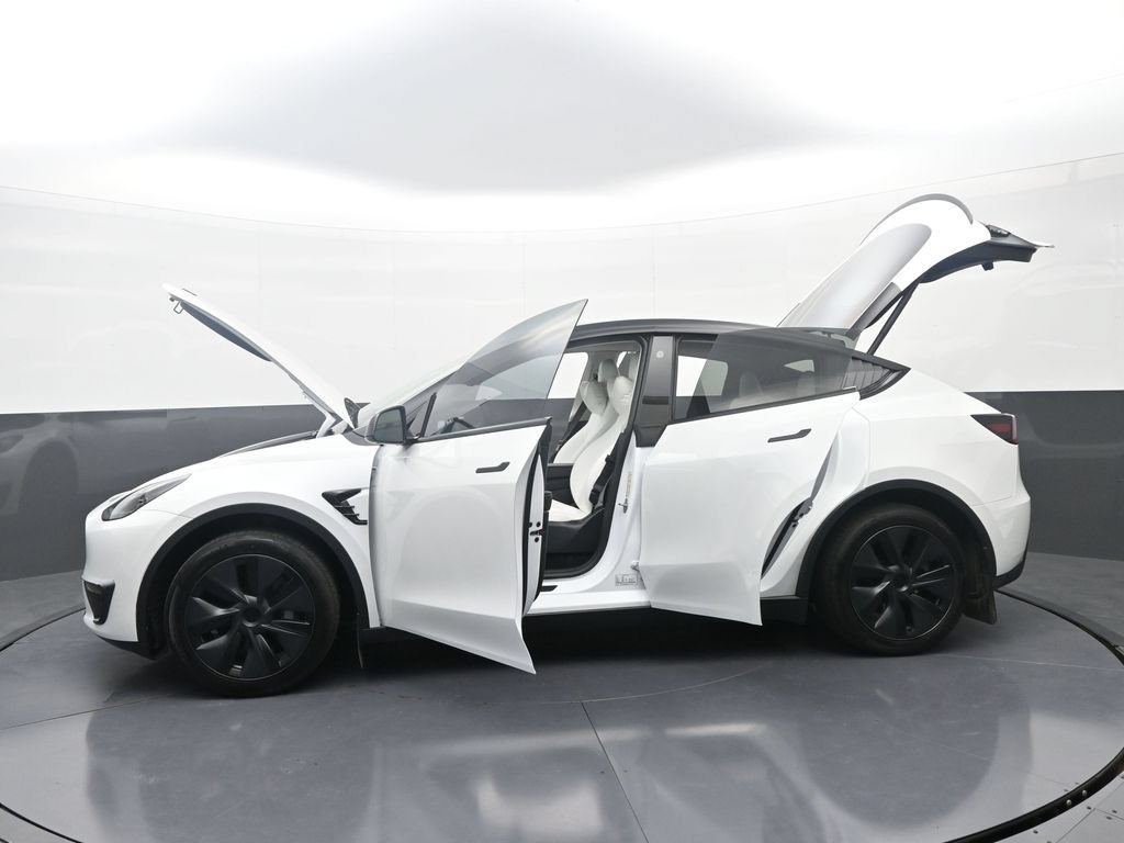 Used 2025 Tesla Model Y Long Range RWD image 41