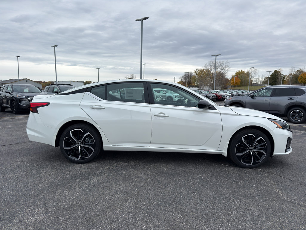 New 2025 Nissan Altima 2.5 SR image 4