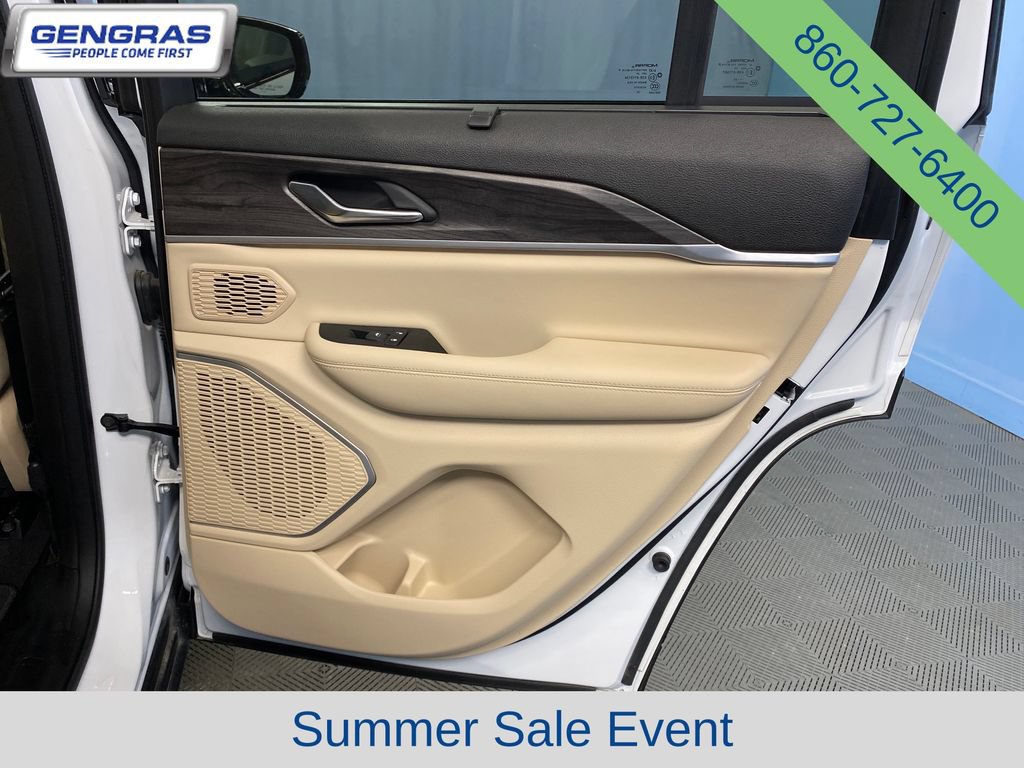Used 2024 Jeep Grand Cherokee Limited w/ Luxury Tech Group II AWD/4WD image 43