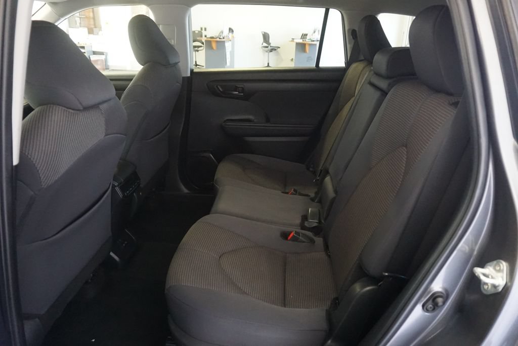 Certified 2024 Toyota Highlander LE FWD image 20