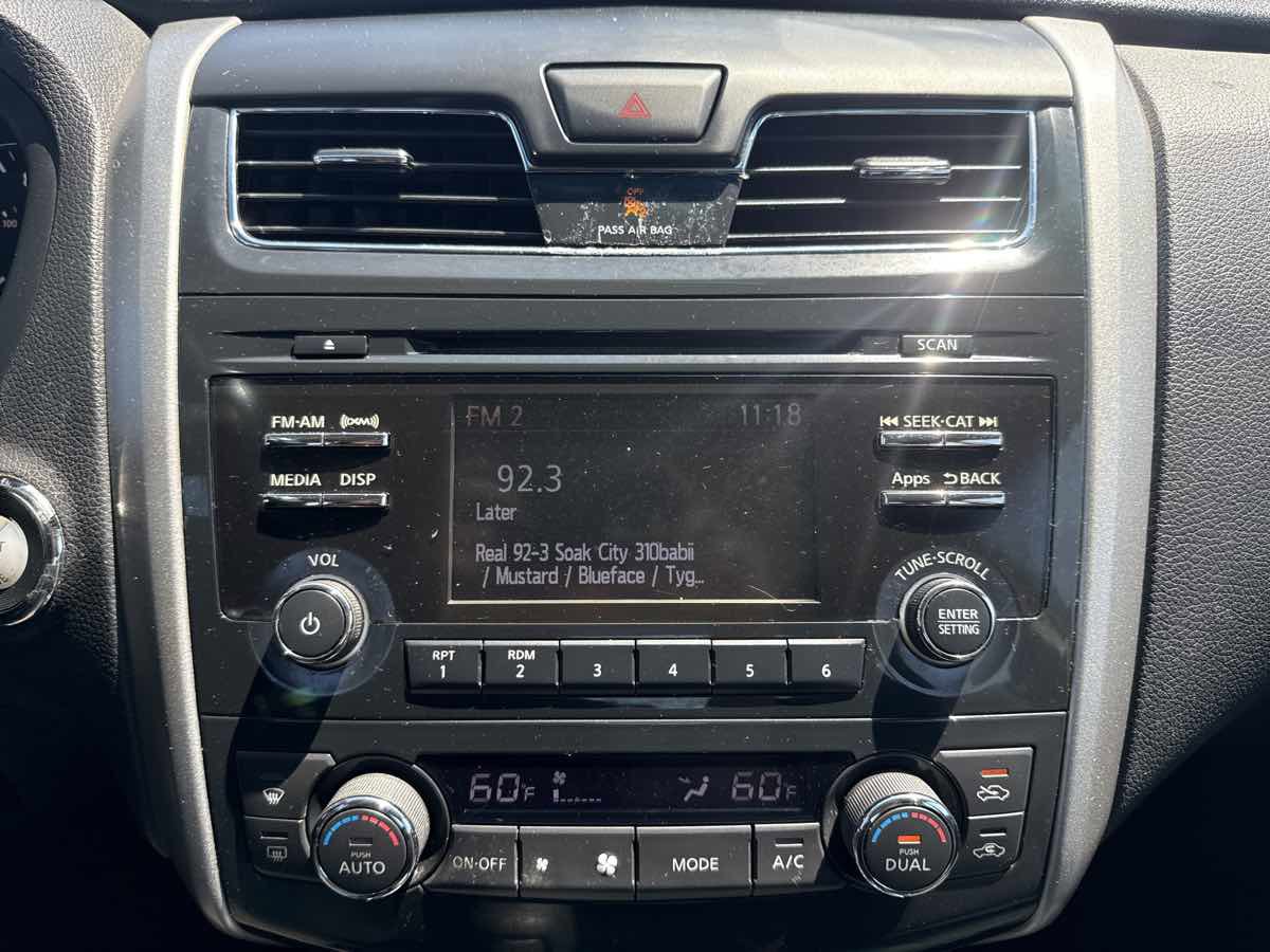 Used 2015 Nissan Altima 2.5 SV FWD image 25