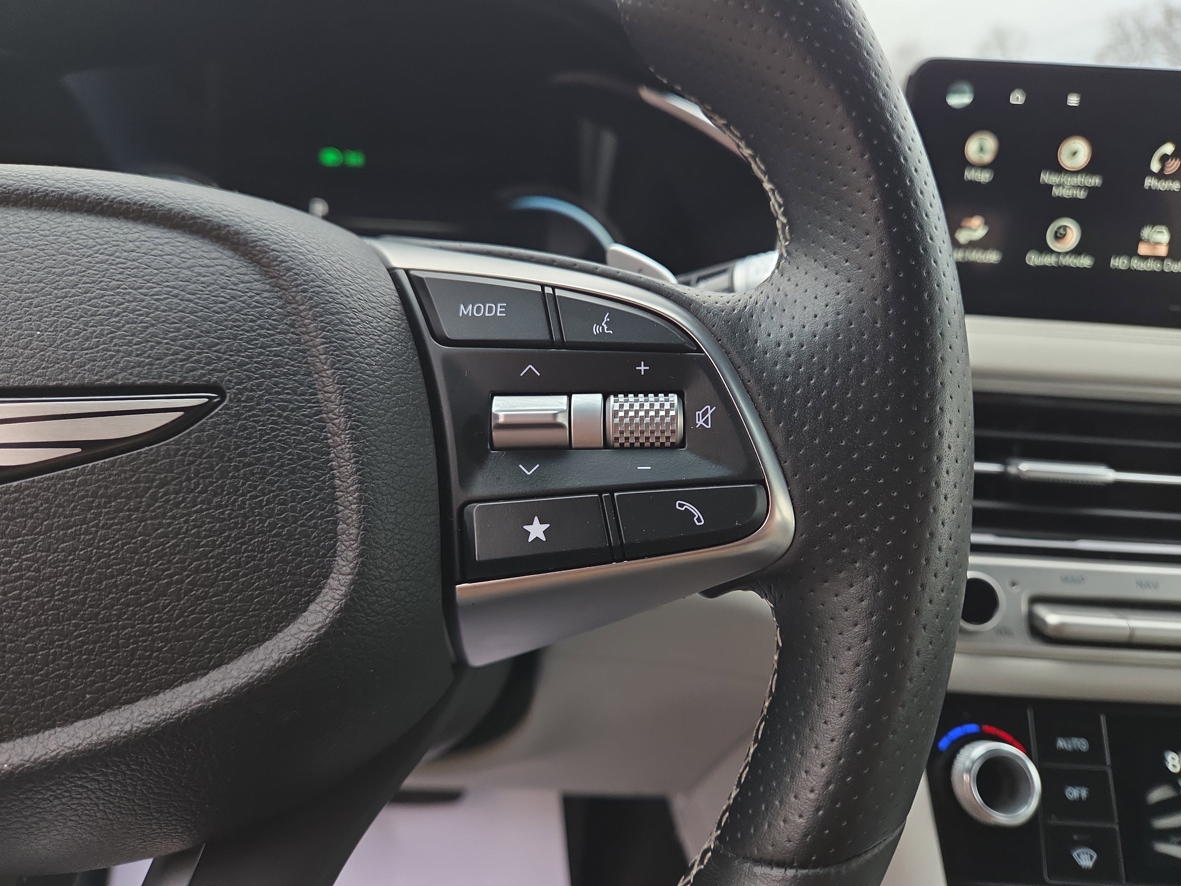 Used 2025 Genesis G70 2.5T image 19