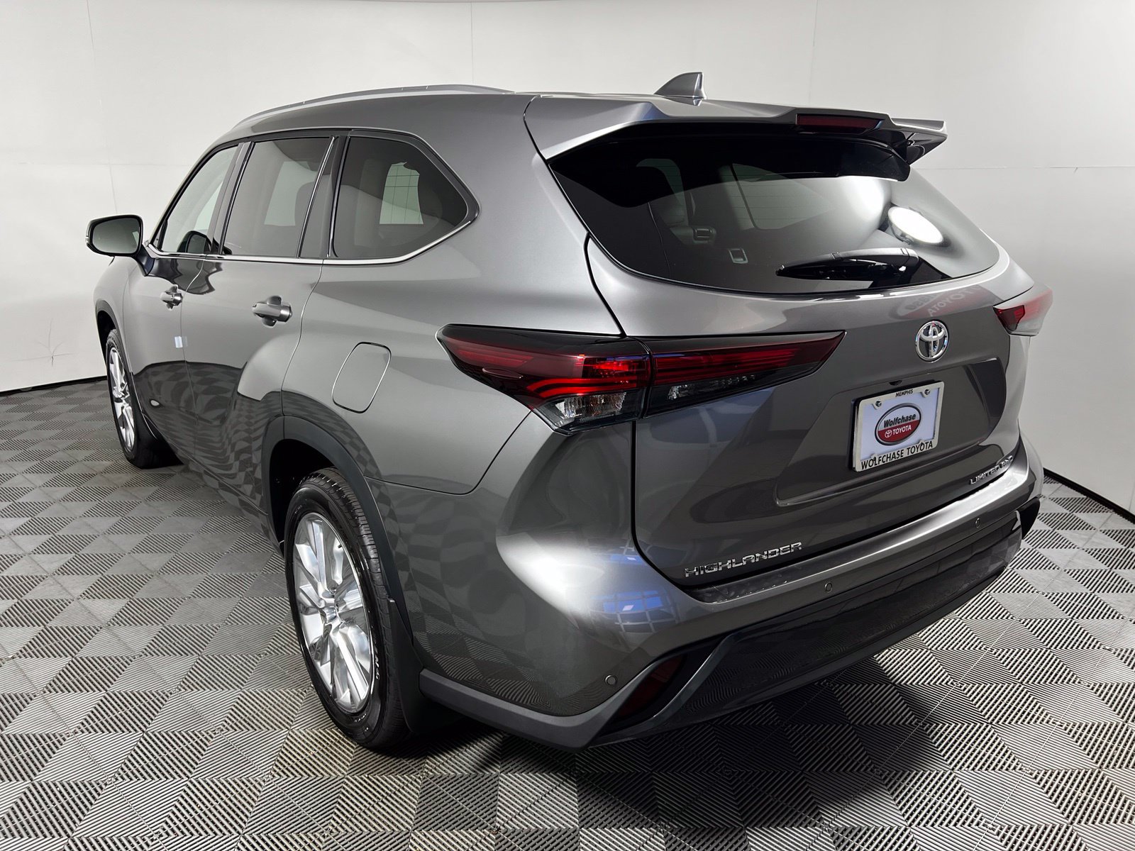 Used 2026 Toyota Highlander Limited AWD/4WD image 7