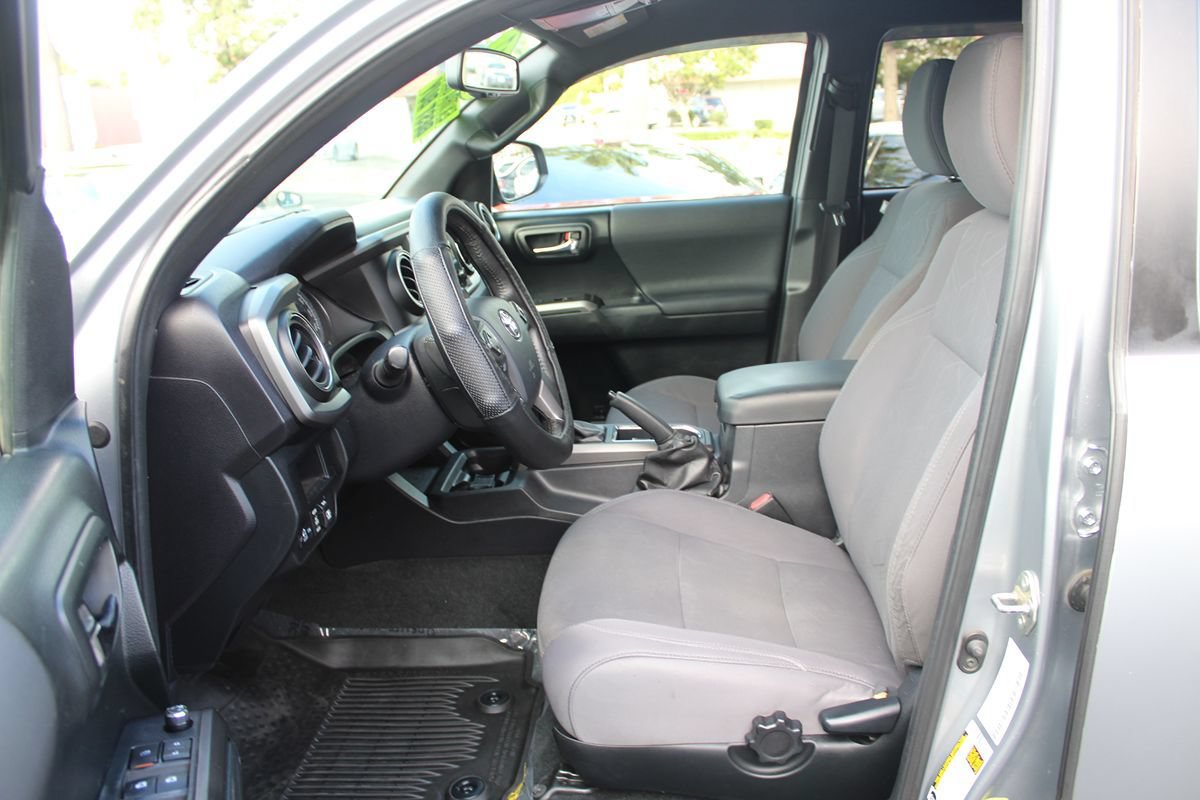 Used 2017 Toyota Tacoma TRD Sport w/ Tow Package RWD image 20