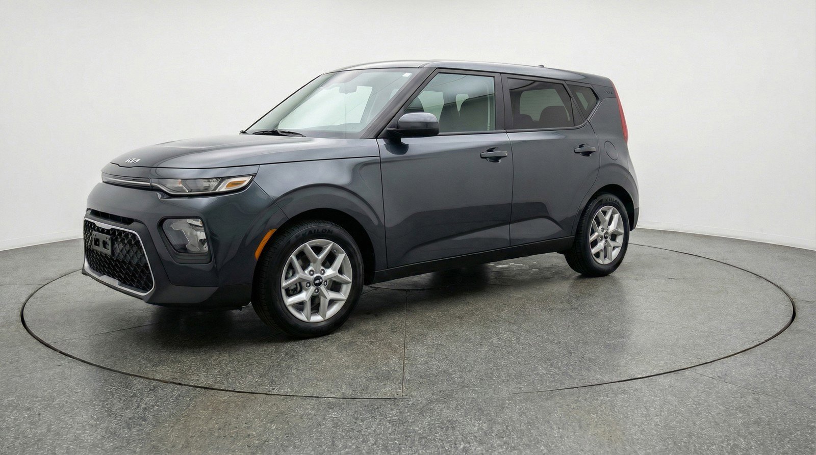 Used 2025 Kia Soul LX w/ LX Technology Package FWD image 3