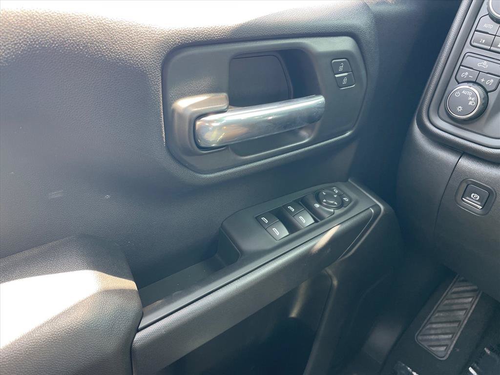 Used 2026 Chevrolet Silverado 1500 Custom w/ LPO, Dark Essentials Package AWD/4WD image 18