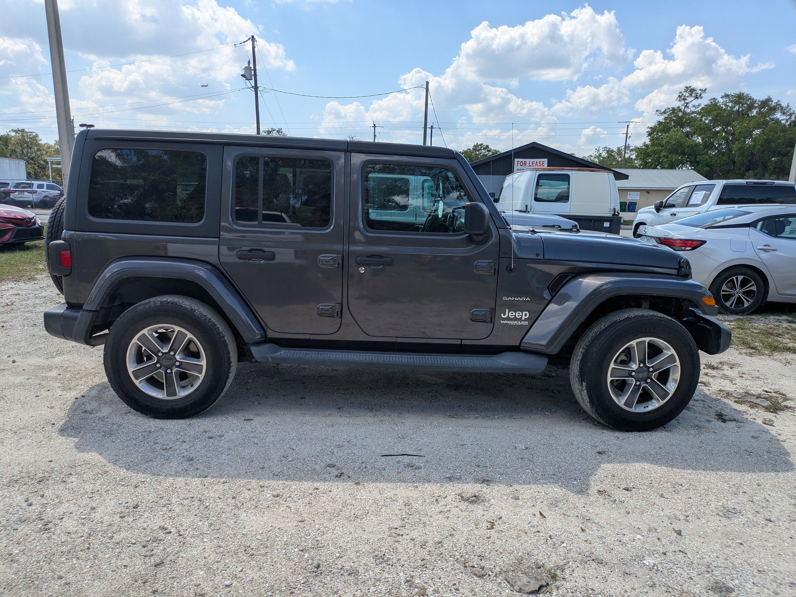 Used 2020 Jeep Wrangler Unlimited Sahara AWD/4WD image 3