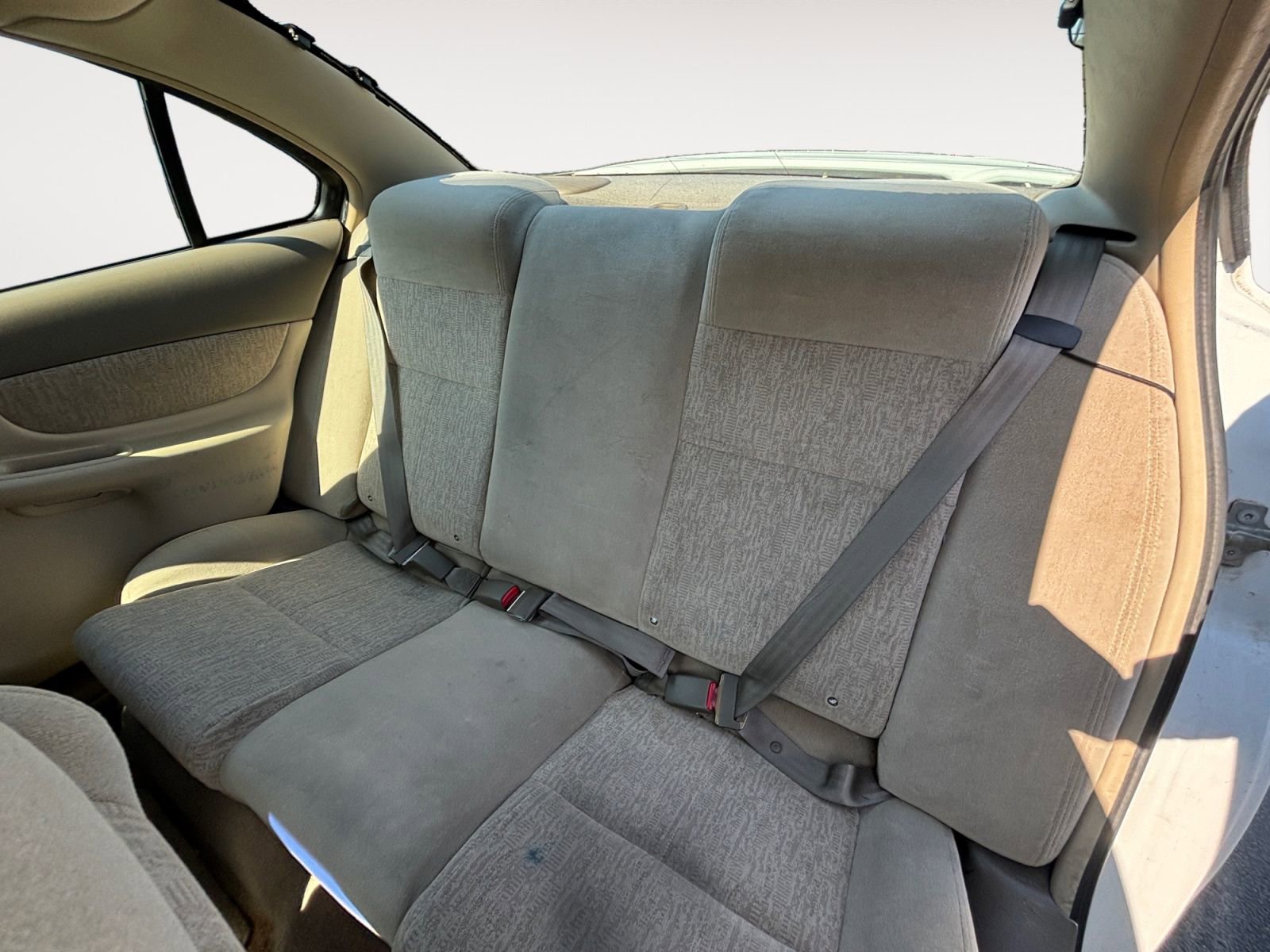 Used 2004 Oldsmobile Alero GL image 13