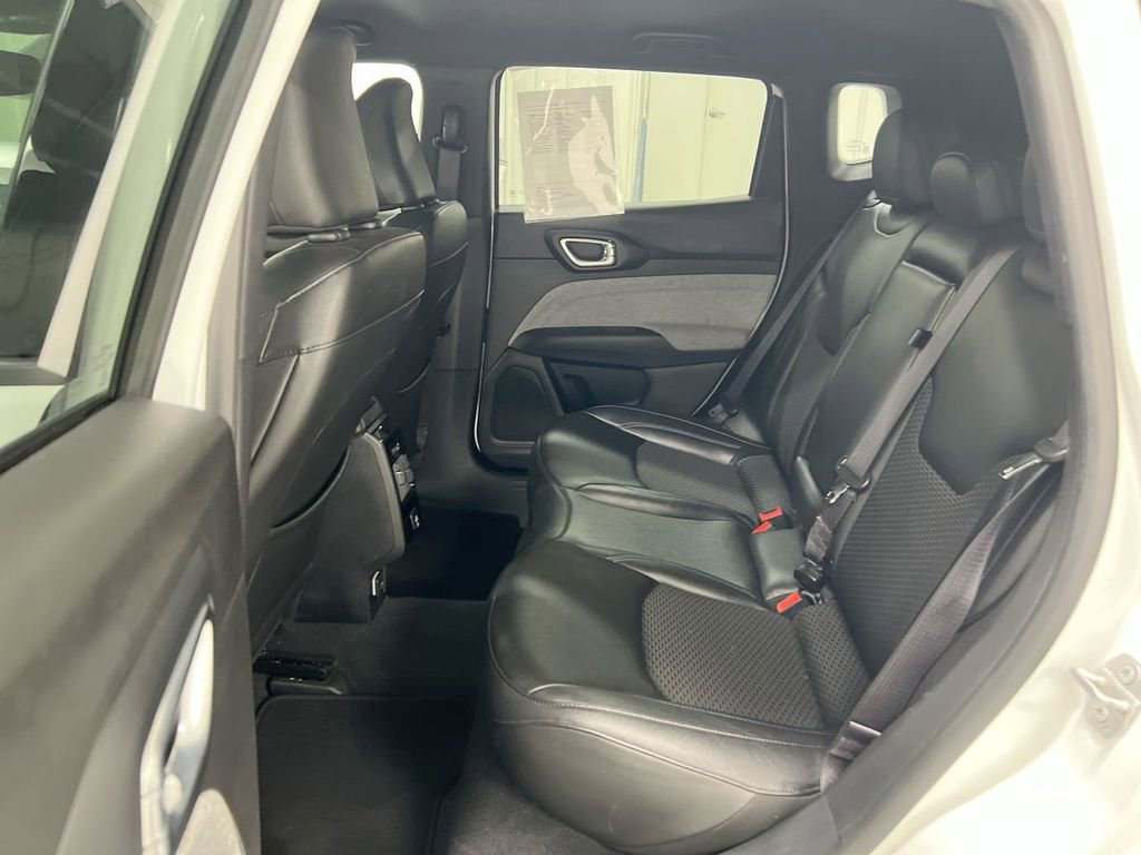 Used 2024 Jeep Compass Latitude image 22