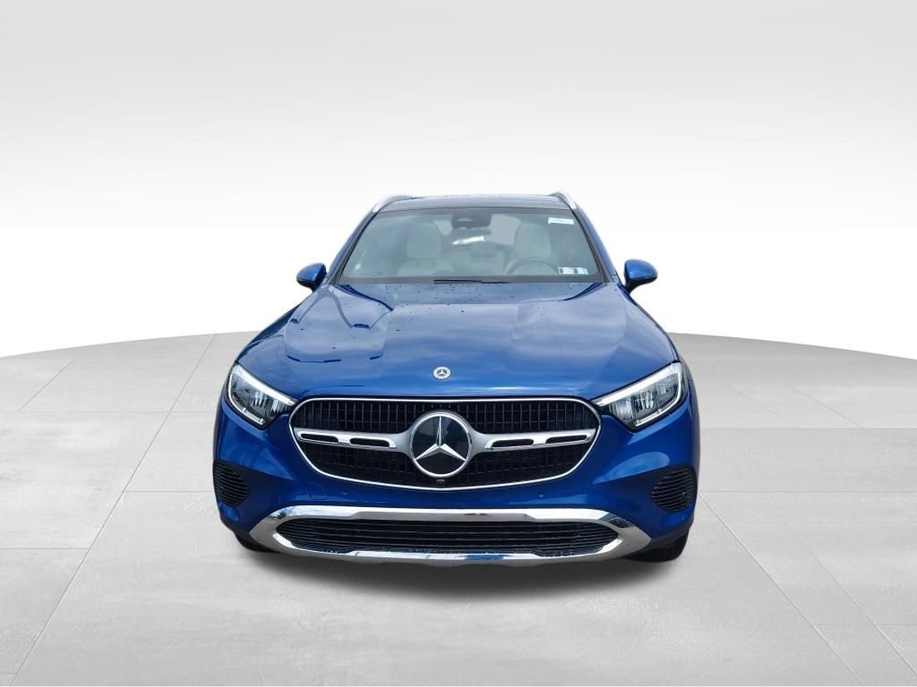 Used 2025 Mercedes-Benz GLC 300 4MATIC image 2