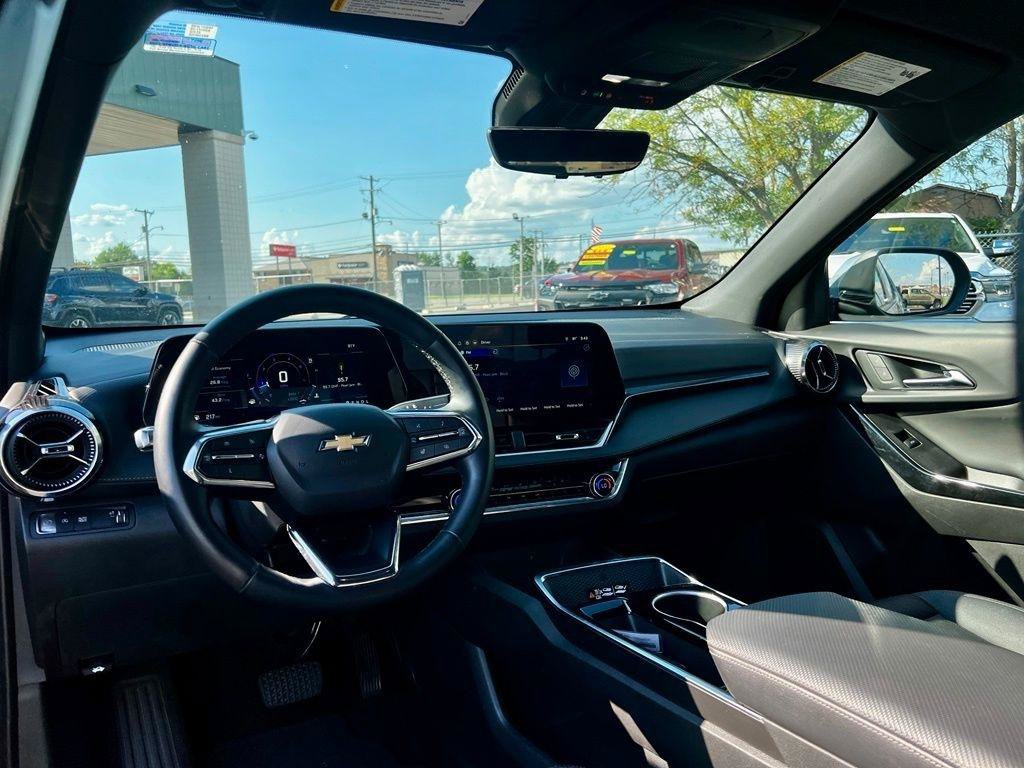 Used 2025 Chevrolet Equinox LT w/ Convenience Package II FWD image 18